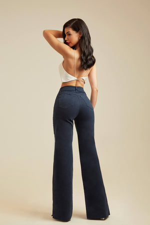 Calça Jeans Modeladora Wide Leg Com Fenda Azul Marinho Cós Super Alto