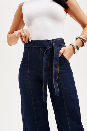 Calça Jeans de Rica Tecnológica Wide Leg Cós Super Alto