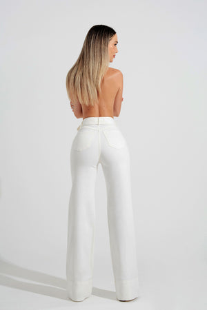 Calça Jeans Modeladora Wide Leg com Cinto Off White Cós Super Alto